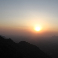 India: Päikeseloojang Kolli mägedes, 2015.